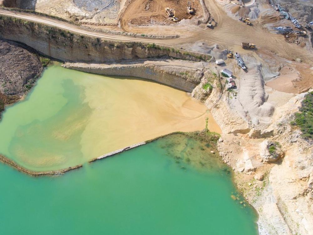 Mine à ciel ouvert — travaux et logistique pour le secteur minier